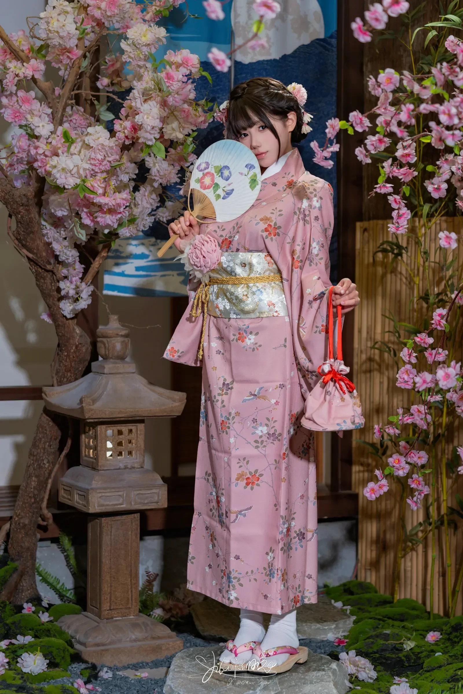 咬一口兔娘 -『温泉の女将』燕无歇 [77张]-渣男图社