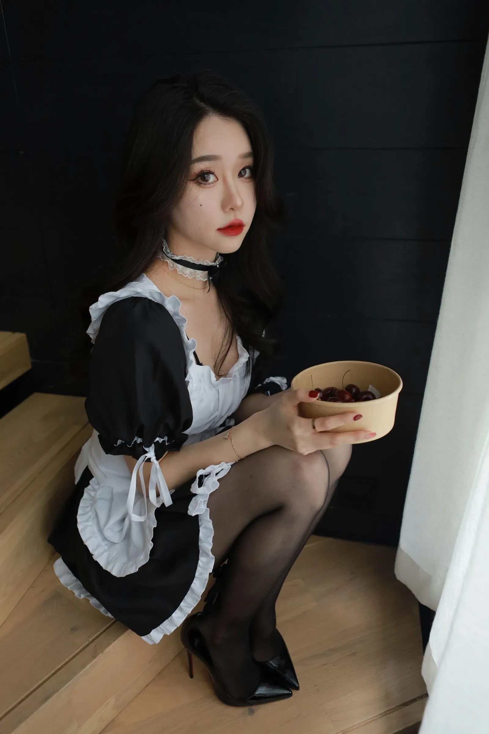 Sia不吃鱼 – 俏皮大奶女仆系列 [98张]-渣男图社